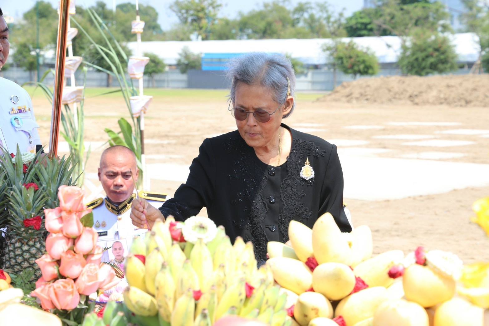 วันที่ ๒๓ กุมภาพันธ์ ๒๕๖๙ เวลา ๑๓.๒๖ น. สมเด็จพระกนิษฐาธิราชเจ้า กรมสมเด็จพระเทพรัตนราชสุดาฯ สยามบรมราชกุมารี เสด็จพระราชดำเนินไปทรงประกอบพิธีปักหมุดวางผังก่อสร้างพระเมรุมาศ พระราชพิธีถวายพระเพลิงพระบรมศพ สมเด็จพระนางเจ้าสิริกิติ์ พระบรมราชินีนาถ พระบรมราชชนนีพันปีหลวง ณ ท้องสนามหลวง กรุงเทพมหานคร