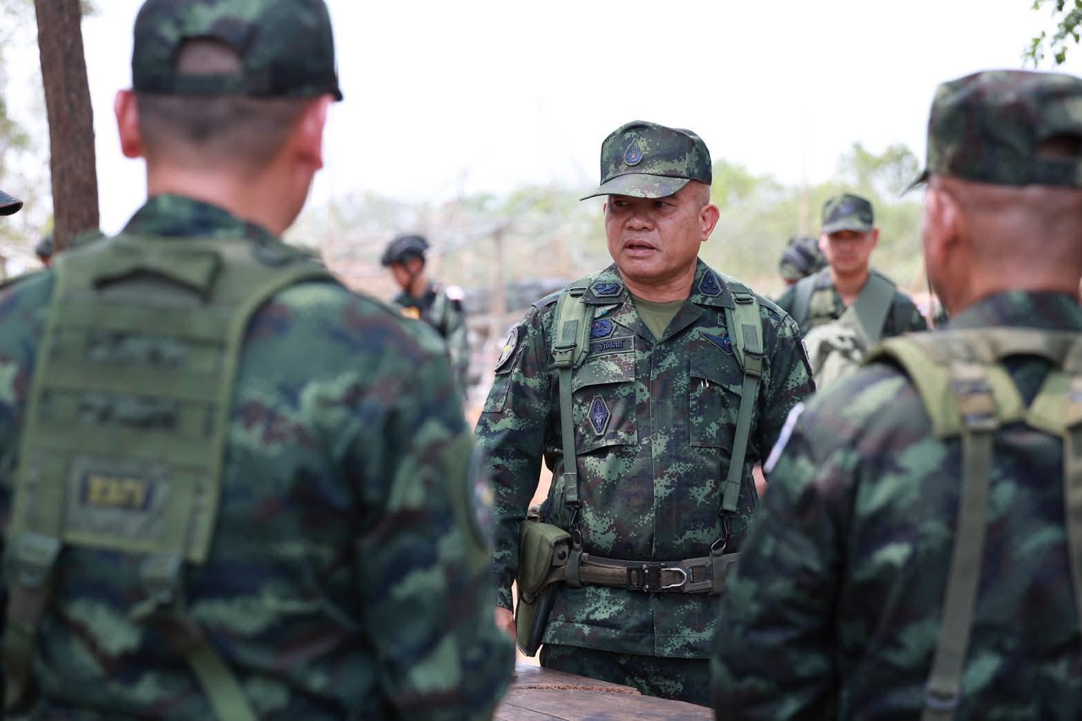 "แม่ทัพภาคที่ 2 ลงพื้นที่ช่องระยี อำเภอกาบเชิง จังหวัดสุรินทร์ หลังเกิดเหตุ กำลังพลของหน่วยเหยียบกับระเบิด เมื่อวันที่ 27 กุมภาพันธ์ 2569"