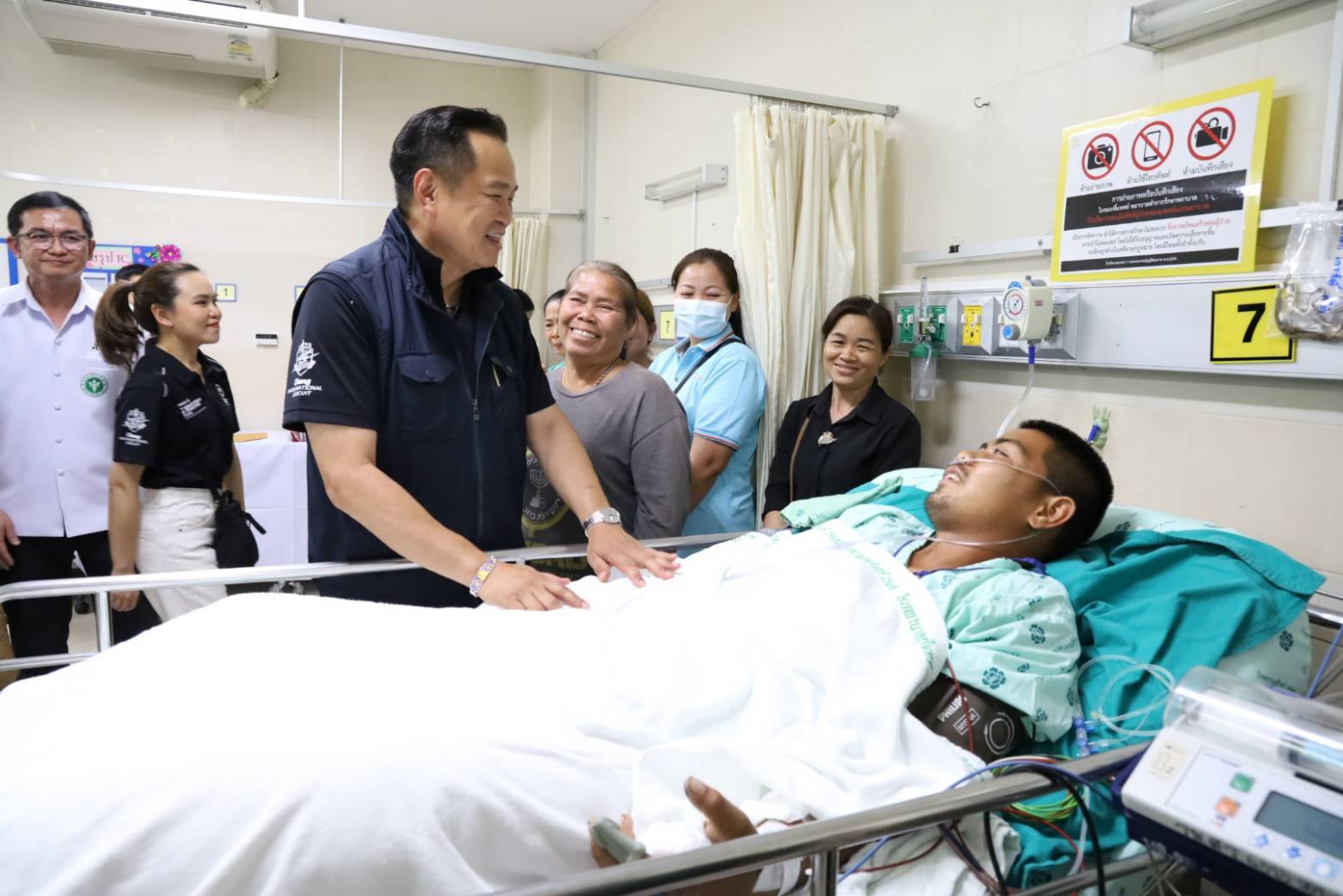 🎯 &ldquo;นายกฯ อนุทิน&rdquo; ลงพื้นที่ จ.สุรินทร์ ให้กำลังใจทหารเหยียบทุ่นระเบิดชายแดนไทย&ndash;กัมพูชา ขอบคุณคนไทยส่งแรงใจถึงแนวหน้า