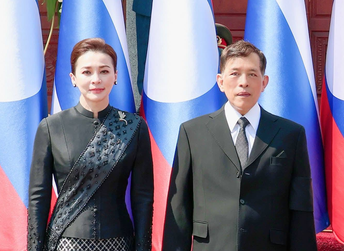 พระบาทสมเด็จพระเจ้าอยู่หัว และสมเด็จพระนางเจ้า ฯ พระบรมราชินี เสร็จสิ้นการเสด็จพระราชดำเนินเยือนสาธารณรัฐประชาธิปไตยประชาชนลาวอย่างเป็นทางการ