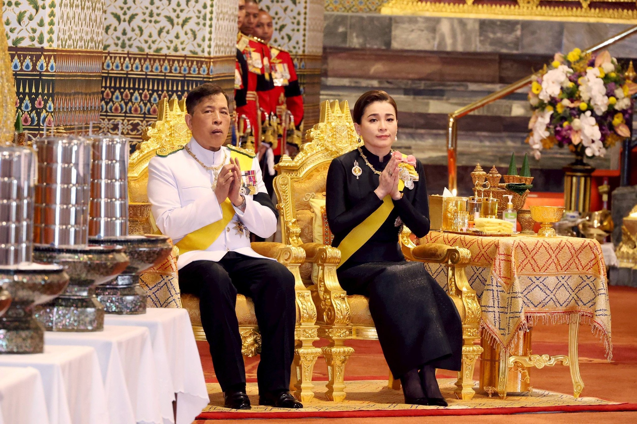 ในหลวง-พระราชินี เสด็จฯ ไปในการพระราชพิธีฉัตรมงคล พุทธศักราช ๒๕๖๙ ณ พระที่นั่งอมรินทรวินิจฉัย พระบรมมหาราชวัง