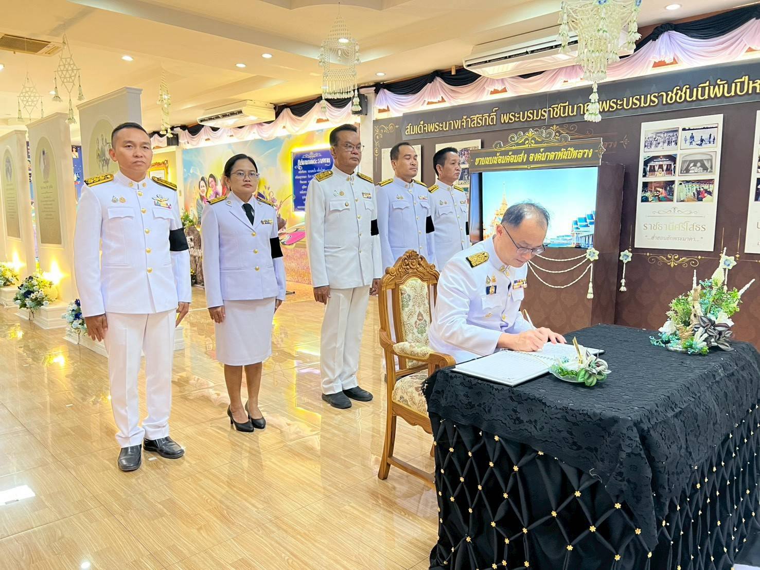 ✨️ คณะผู้บริหาร พร้อมด้วยหน่วยงานภาครัฐ ภาคเอกชน ชมรม และสมาคมในพื้นที่ภาคตะวันออกเฉียงเหนือ เยี่ยมชมศูนย์ประชาสัมพันธ์พระราชพิธีถวายพระเพลิงพระบรมศพฯ พระพันปีหลวง ณ สปท.2 อุบลราชธานี