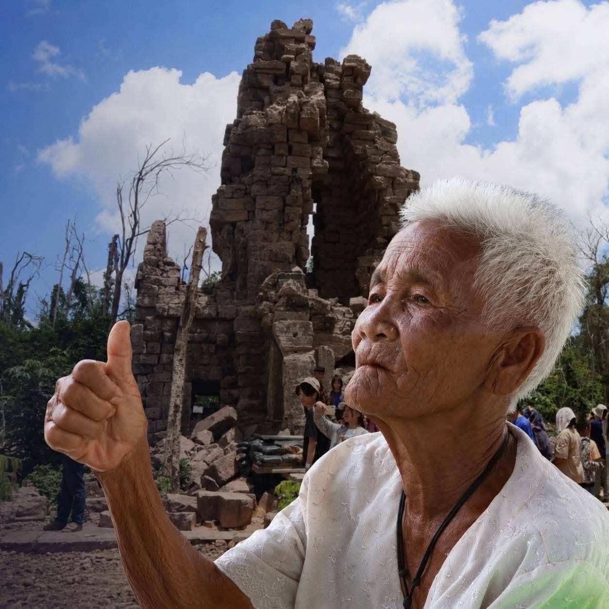 ภาพประทับใจแห่งชายแดน ทหารไทยไม่ทอดทิ้งประชาชน สานฝันคุณยายวัย 86 ปี ชมปราสาทตาควายครั้งแรกในชีวิต