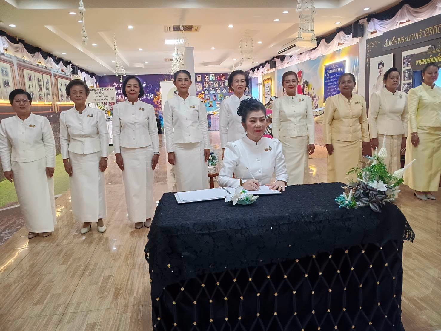 ✨️ หน่วยงานภาครัฐ ภาคเอกชน ชมรม และสมาคมในพื้นที่ภาคตะวันออกเฉียงเหนือ เยี่ยมชมศูนย์ประชาสัมพันธ์พระราชพิธีถวายพระเพลิงพระบรมศพฯ พระพันปีหลวง ณ สปท.2 อุบลราชธานี