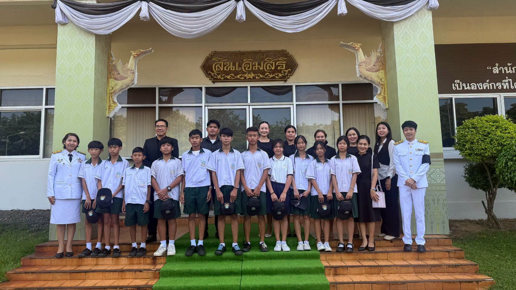 💫 เยาวชนโรงเรียน​ยุวพุทธศึกษาอุปภัมภ์​ เยี่ยมชมศูนย์ประชาสัมพันธ์งานพระราชพิธีถวายพระเพลิงพระบรมศพฯ พระพันปีหลวง ณ สปท.2 อุบลราชธานี