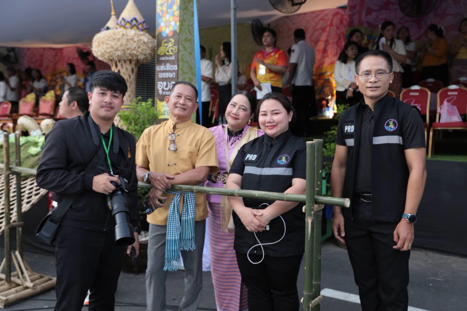 ✨️ ผอ.สปท.2 เยี่ยมให้กำลังใจทีม สวท.อุบลราชธานี และทีมผู้บรรยาย ถ่ายทอดสดงานแห่เทียนพรรษาภาคกลางคืน